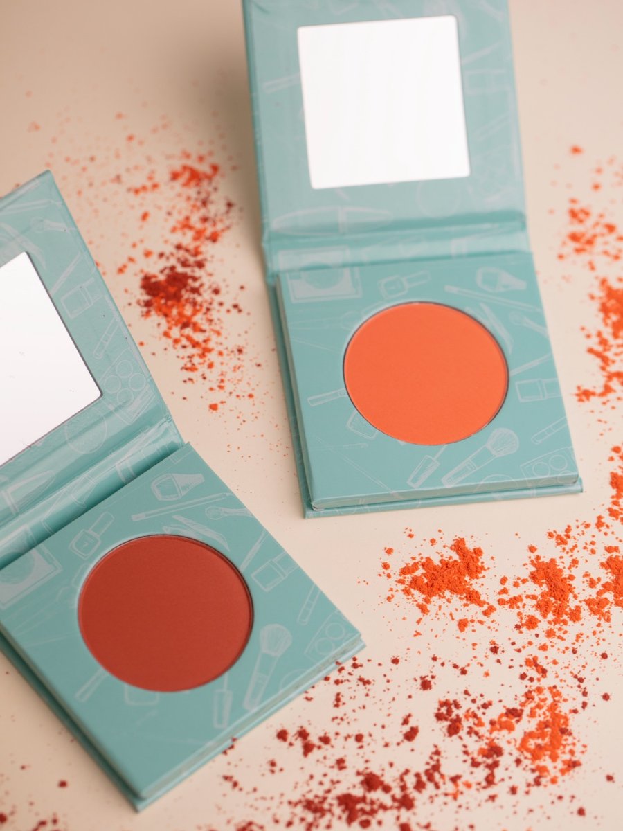 Blusher. 